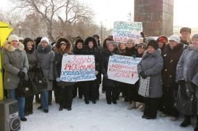 Борьба за долги «Омск-Полимера» вышла на улицу